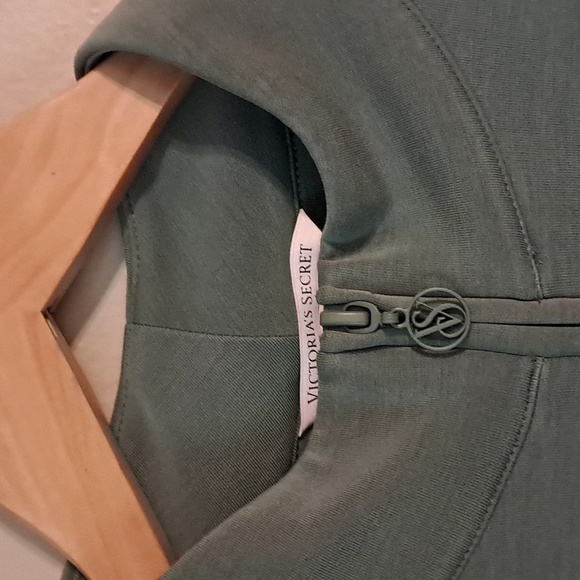 Victoria's Secret Featherweight Faded Sage Track Suit γPullover XL & Pant Lγ - Picture 3 of 13